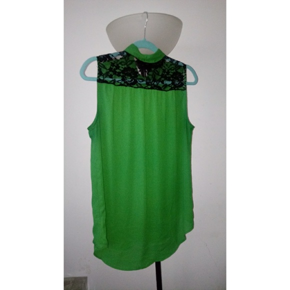 Express Sleeveless Blouse - Picture 2 of 3